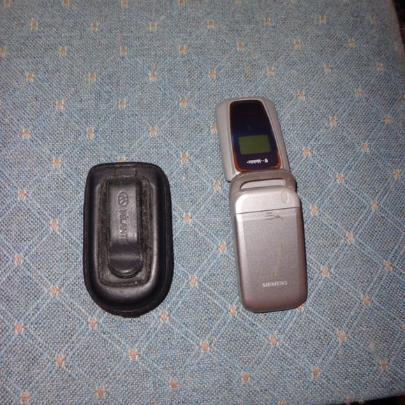 Rare T-Mobile Prepaid Minutes Flip Phone with case - Picture 2 of 3